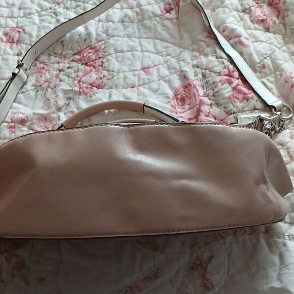 Coach   - Picture 4 of 9